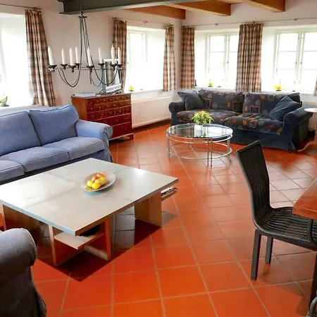 Poppenbuell Thatched House * Osterhever